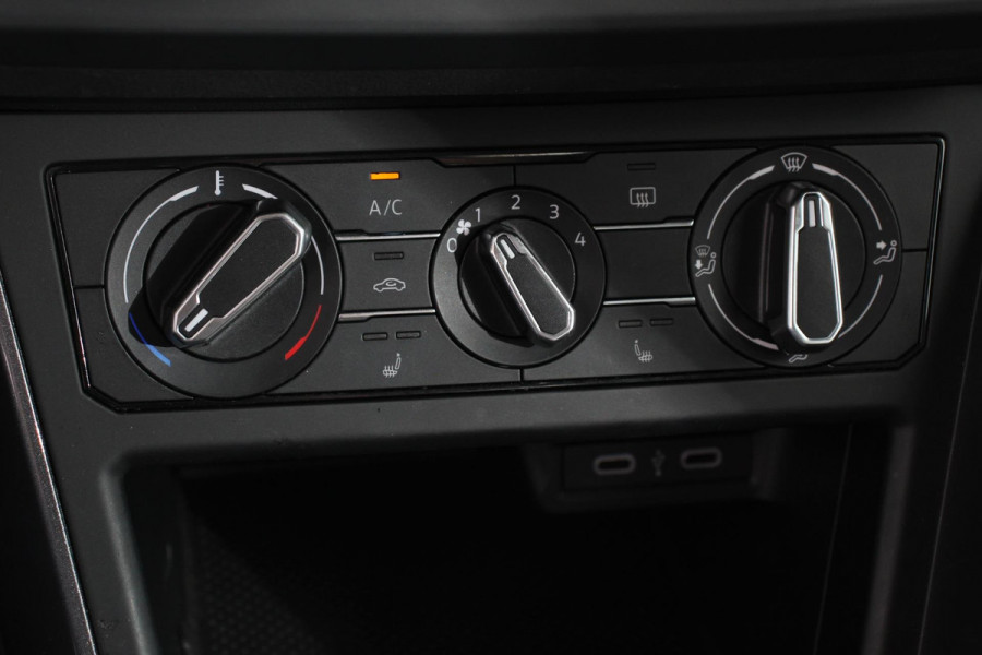 Volkswagen Polo 1.0 TSI 95pk DSG Style Navigatie Apple Carplay/Android Auto Parkeersensoren Park Assist Adaptieve Cruise Control Stoelverwarming Airco Digitale cockpit