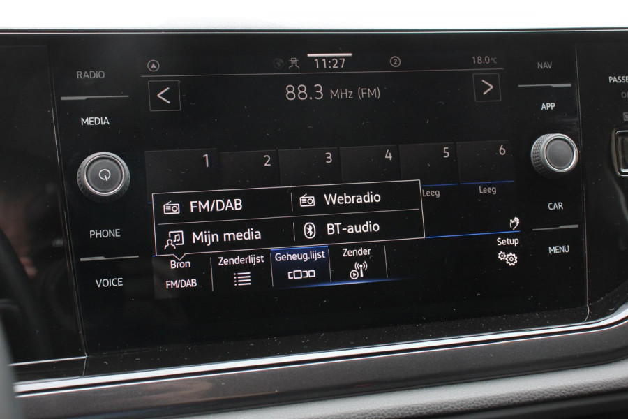 Volkswagen Polo 1.0 TSI 95pk DSG Style Navigatie Apple Carplay/Android Auto Parkeersensoren Park Assist Adaptieve Cruise Control Stoelverwarming Airco Digitale cockpit