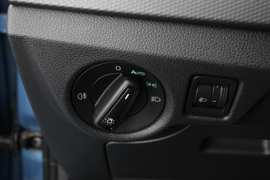 Škoda Kamiq 1.0 TSI 110 pk DSG Scoutline Dynamic Navigatie Apple Carplay/ Android Auto Camera Adaptieve cruise control Stoelverwarming Wegklapbare trekhaak LED-verlichting voor