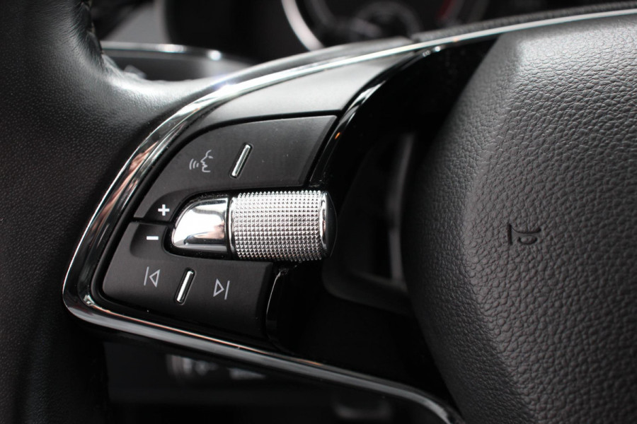 Škoda Kamiq 1.0 TSI 110 pk DSG Scoutline Dynamic Navigatie Apple Carplay/ Android Auto Camera Adaptieve cruise control Stoelverwarming Wegklapbare trekhaak LED-verlichting voor