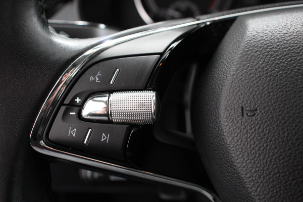 Škoda Kamiq 1.0 TSI 110 pk DSG Scoutline Dynamic Navigatie Apple Carplay/ Android Auto Camera Adaptieve cruise control Stoelverwarming Wegklapbare trekhaak LED-verlichting voor
