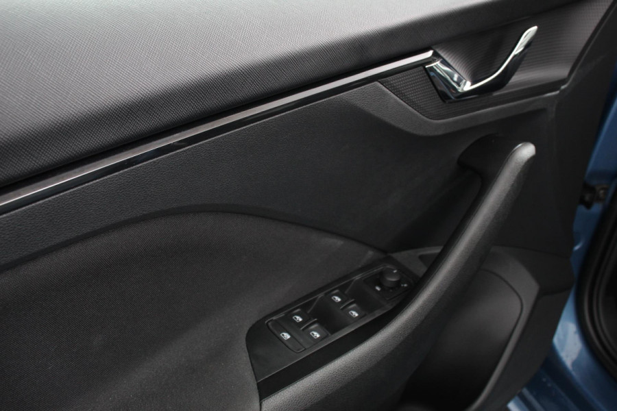 Škoda Kamiq 1.0 TSI 110 pk DSG Scoutline Dynamic Navigatie Apple Carplay/ Android Auto Camera Adaptieve cruise control Stoelverwarming Wegklapbare trekhaak LED-verlichting voor