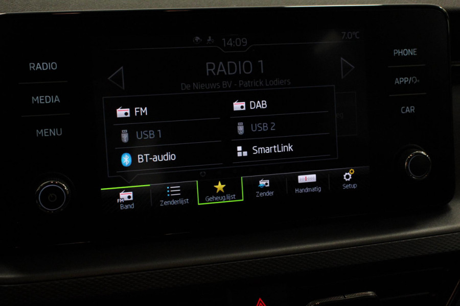 Škoda Kamiq 1.0 TSI 110 pk DSG Scoutline Dynamic Navigatie Apple Carplay/ Android Auto Camera Adaptieve cruise control Stoelverwarming Wegklapbare trekhaak LED-verlichting voor