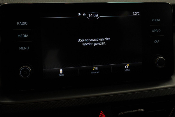 Škoda Kamiq 1.0 TSI 110 pk DSG Scoutline Dynamic Navigatie Apple Carplay/ Android Auto Camera Adaptieve cruise control Stoelverwarming Wegklapbare trekhaak LED-verlichting voor