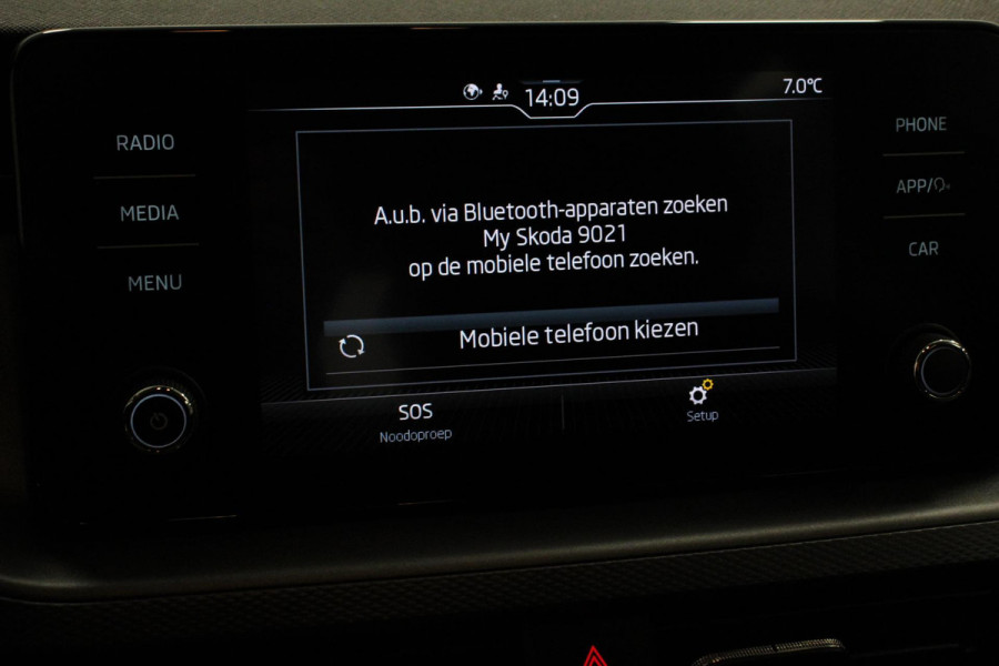 Škoda Kamiq 1.0 TSI 110 pk DSG Scoutline Dynamic Navigatie Apple Carplay/ Android Auto Camera Adaptieve cruise control Stoelverwarming Wegklapbare trekhaak LED-verlichting voor