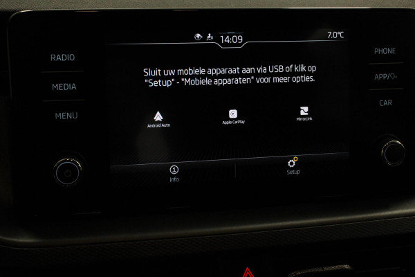 Škoda Kamiq 1.0 TSI 110 pk DSG Scoutline Dynamic Navigatie Apple Carplay/ Android Auto Camera Adaptieve cruise control Stoelverwarming Wegklapbare trekhaak LED-verlichting voor