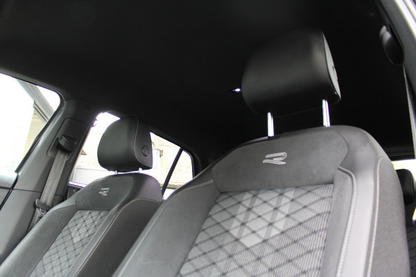 Volkswagen T-Cross 1.0 TSI R-Line | Adaptieve cruise | Achteruitrijcamera | IQ-Light