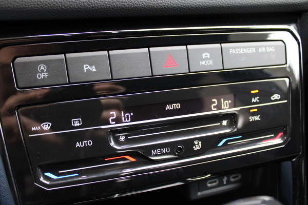 Volkswagen T-Cross 1.0 TSI R-Line | Adaptieve cruise | Achteruitrijcamera | IQ-Light