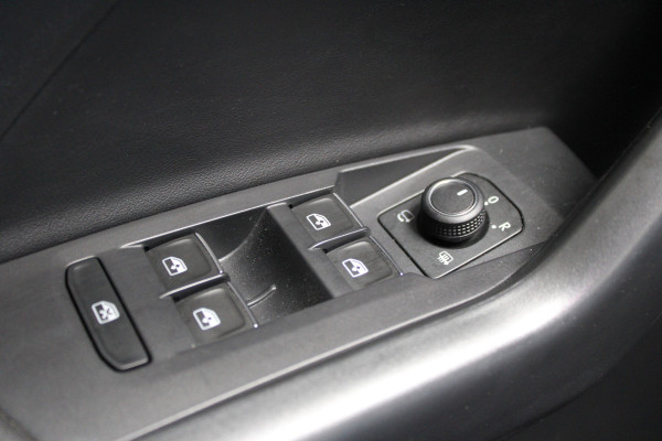Volkswagen T-Cross 1.0 TSI R-Line | Adaptieve cruise | Achteruitrijcamera | IQ-Light