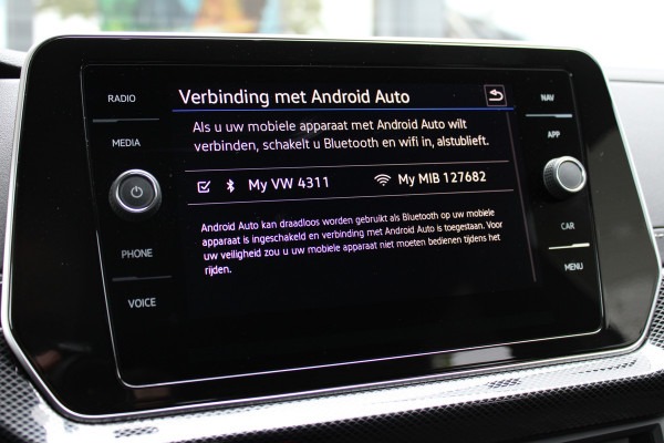 Volkswagen T-Cross 1.0 TSI R-Line | Adaptieve cruise | Achteruitrijcamera | IQ-Light