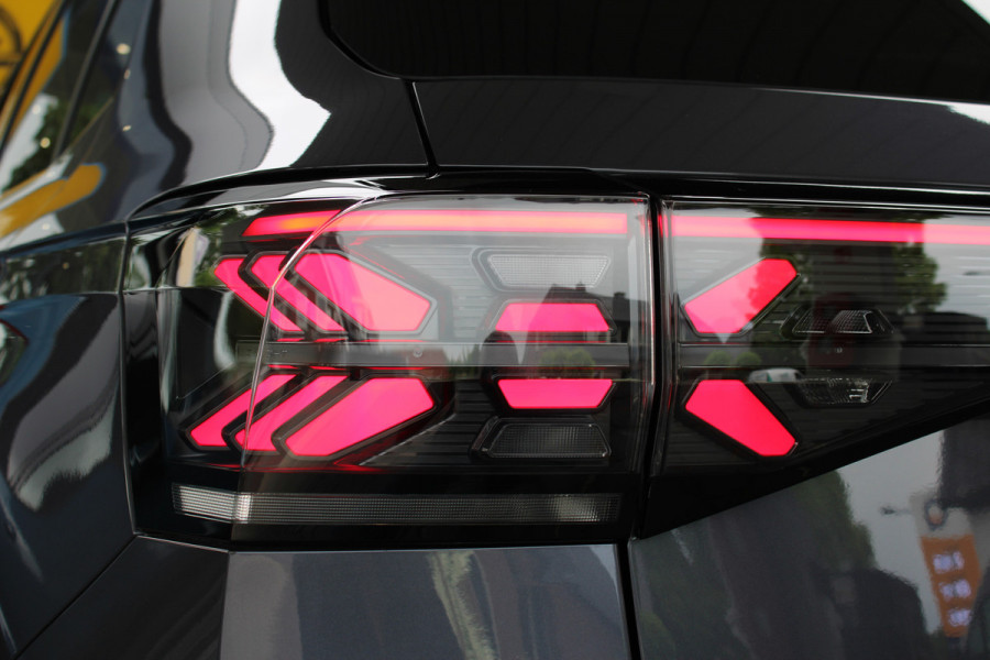 Volkswagen T-Cross 1.0 TSI R-Line | Adaptieve cruise | Achteruitrijcamera | IQ-Light