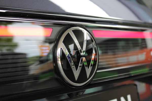 Volkswagen T-Cross 1.0 TSI R-Line | Adaptieve cruise | Achteruitrijcamera | IQ-Light