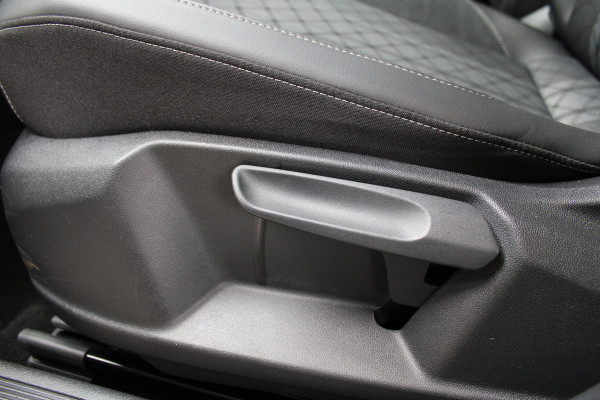 Volkswagen T-Cross 1.0 TSI R-Line | Adaptieve cruise | Achteruitrijcamera | IQ-Light