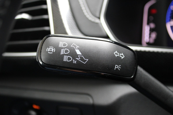 Volkswagen T-Cross 1.0 TSI R-Line | Adaptieve cruise | Achteruitrijcamera | IQ-Light