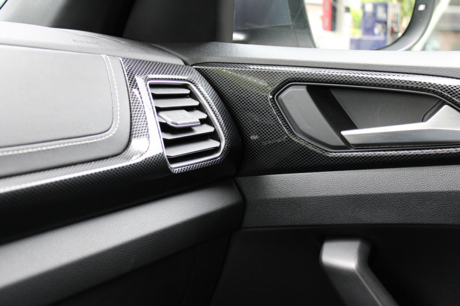 Volkswagen T-Cross 1.0 TSI R-Line | Adaptieve cruise | Achteruitrijcamera | IQ-Light