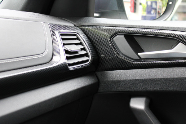 Volkswagen T-Cross 1.0 TSI R-Line | Adaptieve cruise | Achteruitrijcamera | IQ-Light