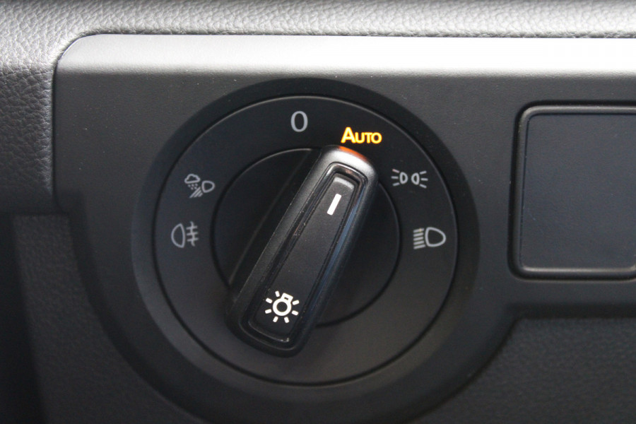 Volkswagen T-Cross 1.0 TSI R-Line | Adaptieve cruise | Achteruitrijcamera | IQ-Light