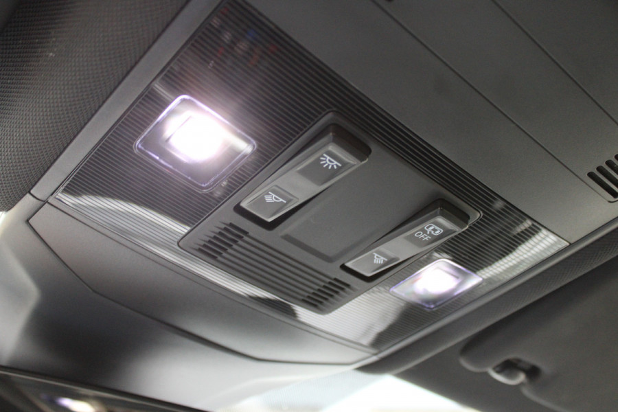 Volkswagen T-Cross 1.0 TSI R-Line | Adaptieve cruise | Achteruitrijcamera | IQ-Light