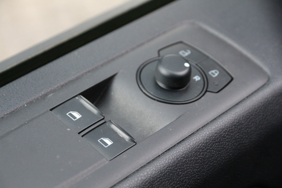 Ford Transit Custom 2.0 TDCI 136 | L2H1 | Carplay | Trekhaak | Camera | Cruise | Clima..