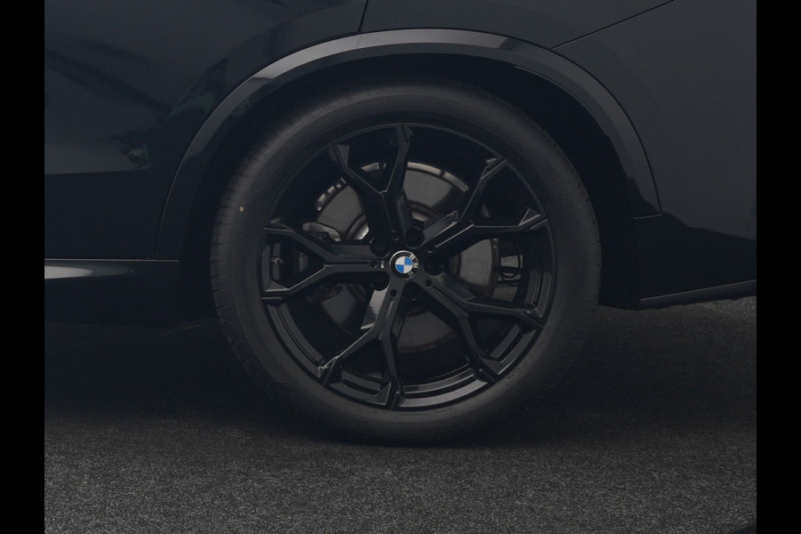 BMW X5 xDrive50e M Sport PHEV 490pk Dealer O.H. | Panodak | Luchtvering | Adaptive Cruise | Head Up | 360 Camera | Harman / Kardon | Lederen Sportstoelen Memory & Verwarmd | Sfeerverlichting | Apple Carplay | Keyless | Blis | 20"L.M | Plug