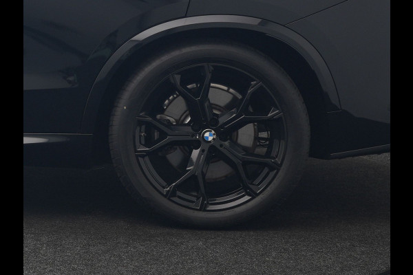 BMW X5 xDrive50e M Sport PHEV 490pk Dealer O.H. | Panodak | Luchtvering | Adaptive Cruise | Head Up | 360 Camera | Harman / Kardon | Lederen Sportstoelen Memory & Verwarmd | Sfeerverlichting | Apple Carplay | Keyless | Blis | 20"L.M | Plug