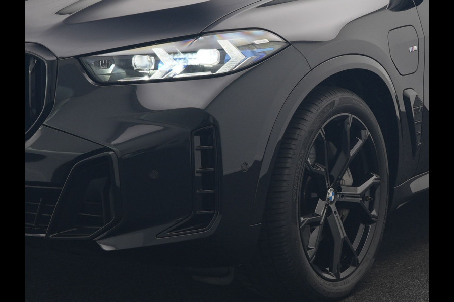 BMW X5 xDrive50e M Sport PHEV 490pk Dealer O.H. | Panodak | Luchtvering | Adaptive Cruise | Head Up | 360 Camera | Harman / Kardon | Lederen Sportstoelen Memory & Verwarmd | Sfeerverlichting | Apple Carplay | Keyless | Blis | 20"L.M | Plug