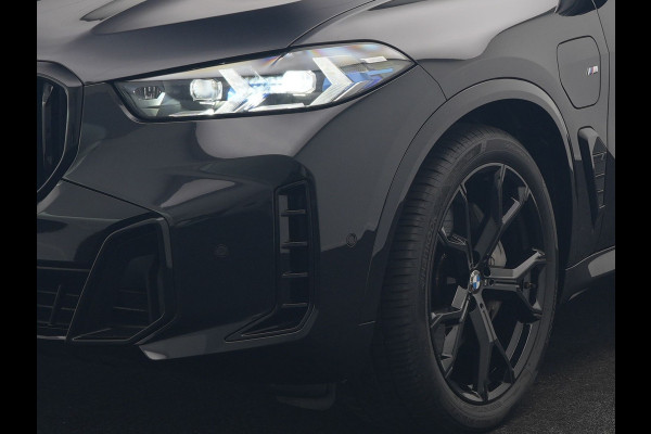 BMW X5 xDrive50e M Sport PHEV 490pk Dealer O.H. | Panodak | Luchtvering | Adaptive Cruise | Head Up | 360 Camera | Harman / Kardon | Lederen Sportstoelen Memory & Verwarmd | Sfeerverlichting | Apple Carplay | Keyless | Blis | 20"L.M | Plug