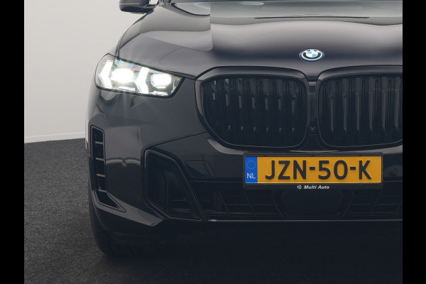 BMW X5 xDrive50e M Sport PHEV 490pk Dealer O.H. | Panodak | Luchtvering | Adaptive Cruise | Head Up | 360 Camera | Harman / Kardon | Lederen Sportstoelen Memory & Verwarmd | Sfeerverlichting | Apple Carplay | Keyless | Blis | 20"L.M | Plug