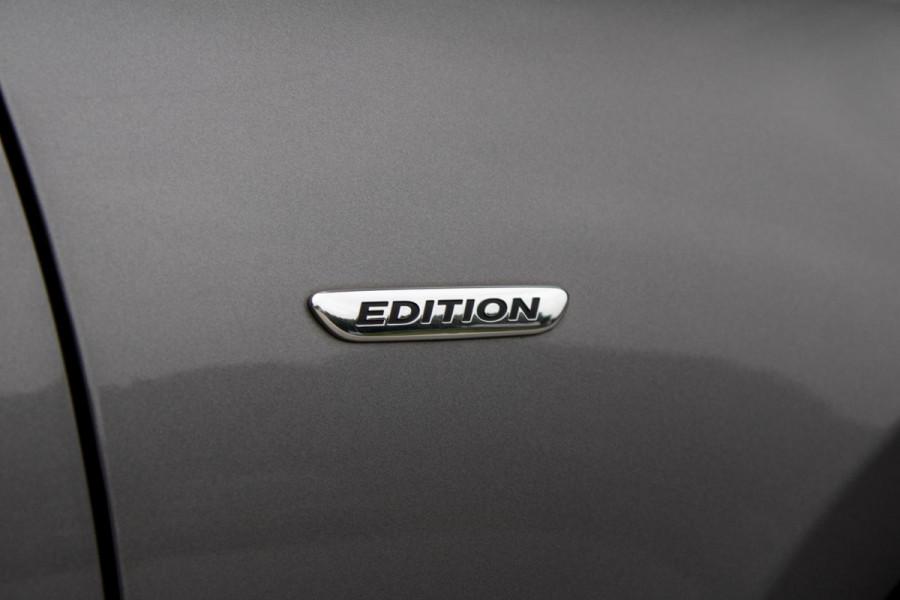 Mercedes-Benz A-Klasse 180 Edition AMG Line Pano Camera Burmester Stoelverwarming LED