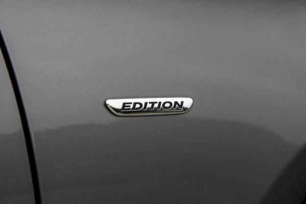 Mercedes-Benz A-Klasse 180 Edition AMG Line Pano Camera Burmester Stoelverwarming LED