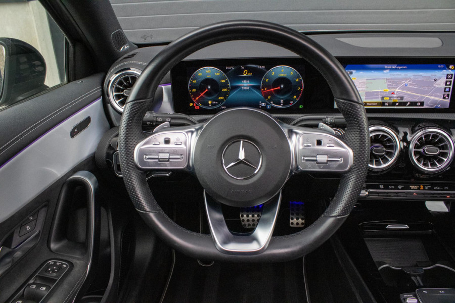 Mercedes-Benz A-Klasse 180 Edition AMG Line Pano Camera Burmester Stoelverwarming LED