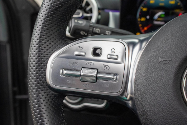 Mercedes-Benz A-Klasse 180 Edition AMG Line Pano Camera Burmester Stoelverwarming LED
