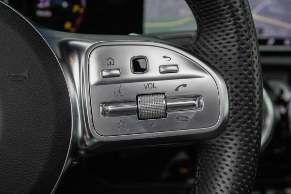 Mercedes-Benz A-Klasse 180 Edition AMG Line Pano Camera Burmester Stoelverwarming LED