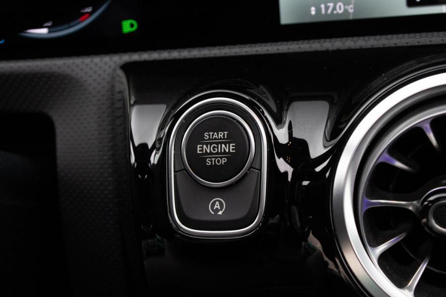 Mercedes-Benz A-Klasse 180 Edition AMG Line Pano Camera Burmester Stoelverwarming LED