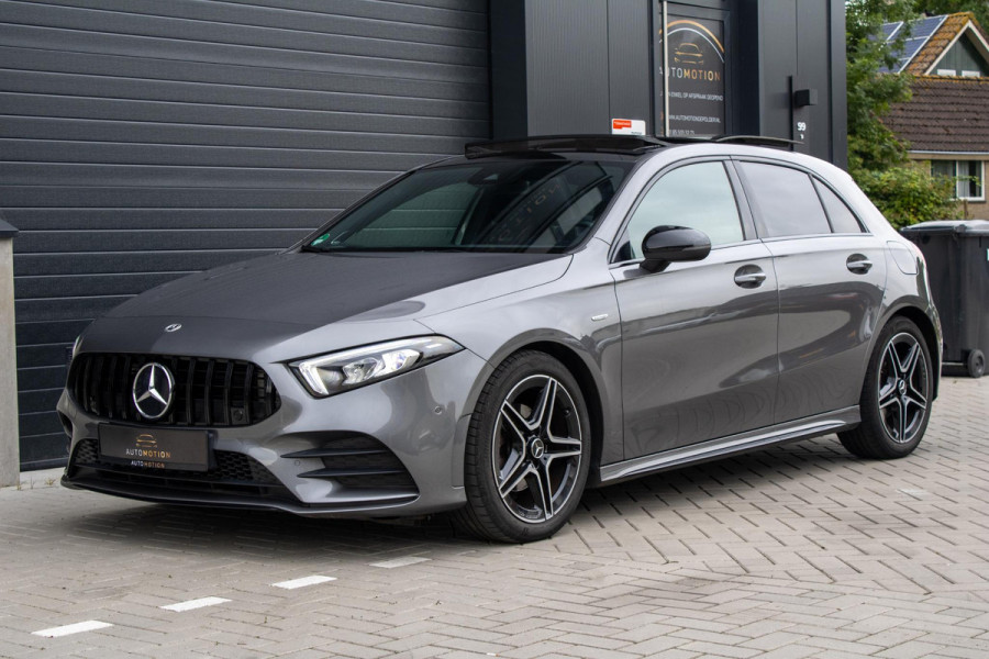 Mercedes-Benz A-Klasse 180 Edition AMG Line Pano Camera Burmester Stoelverwarming LED