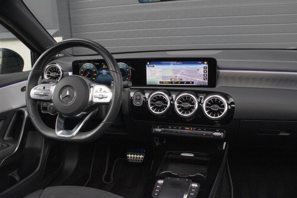 Mercedes-Benz A-Klasse 180 Edition AMG Line Pano Camera Burmester Stoelverwarming LED