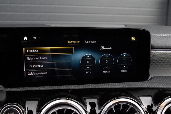 Mercedes-Benz A-Klasse 180 Edition AMG Line Pano Camera Burmester Stoelverwarming LED
