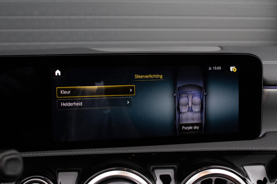 Mercedes-Benz A-Klasse 180 Edition AMG Line Pano Camera Burmester Stoelverwarming LED