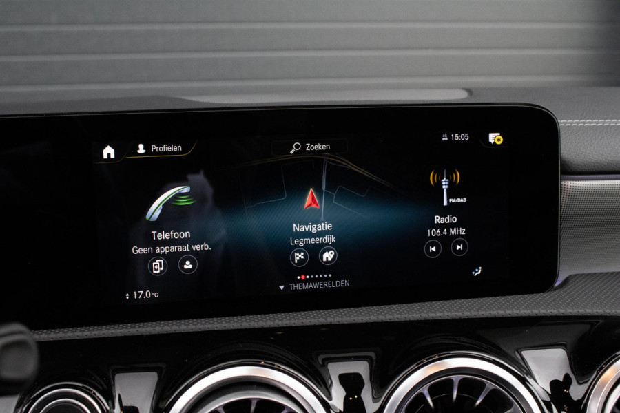 Mercedes-Benz A-Klasse 180 Edition AMG Line Pano Camera Burmester Stoelverwarming LED