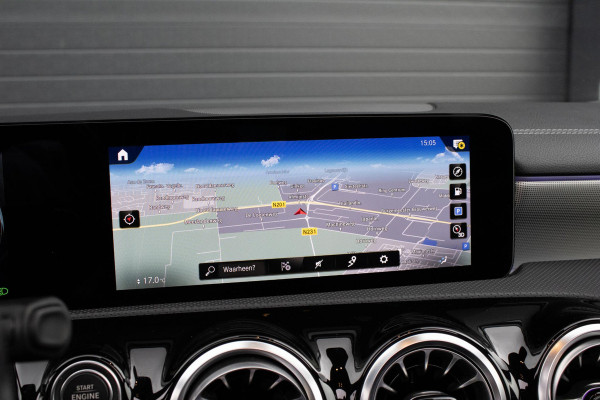 Mercedes-Benz A-Klasse 180 Edition AMG Line Pano Camera Burmester Stoelverwarming LED