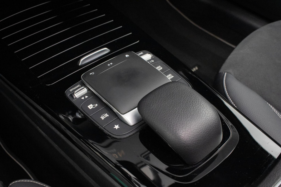 Mercedes-Benz A-Klasse 180 Edition AMG Line Pano Camera Burmester Stoelverwarming LED