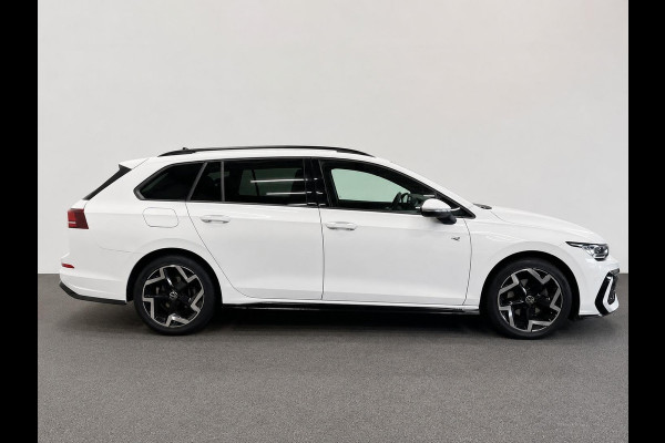 Volkswagen Golf Variant 1.5 eTSI R-Line Business Digital Cockpit 12.9 inch Touchscreen Camera ACC Lane Assist Side Assist CarPlay DAB Climatronic Stoelverwarming Privacy Glass 17 inch LM Velgen Pure White