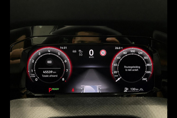 Volkswagen Golf Variant 1.5 eTSI R-Line Business Digital Cockpit 12.9 inch Touchscreen Camera ACC Lane Assist Side Assist CarPlay DAB Climatronic Stoelverwarming Privacy Glass 17 inch LM Velgen Pure White