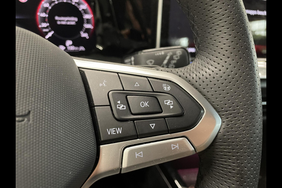 Volkswagen Golf Variant 1.5 eTSI R-Line Business Digital Cockpit 12.9 inch Touchscreen Camera ACC Lane Assist Side Assist CarPlay DAB Climatronic Stoelverwarming Privacy Glass 17 inch LM Velgen Pure White