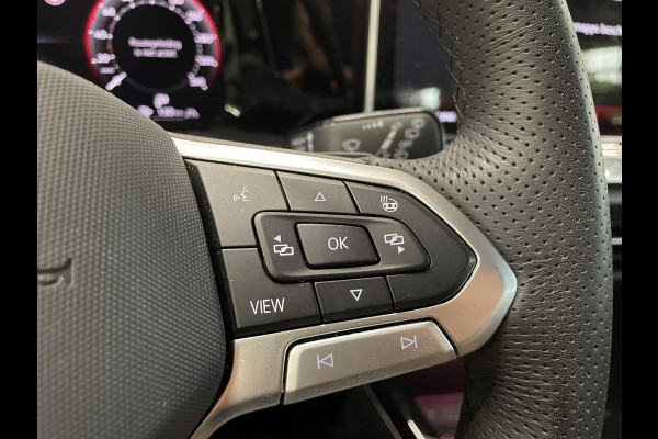 Volkswagen Golf Variant 1.5 eTSI R-Line Business Digital Cockpit 12.9 inch Touchscreen Camera ACC Lane Assist Side Assist CarPlay DAB Climatronic Stoelverwarming Privacy Glass 17 inch LM Velgen Pure White