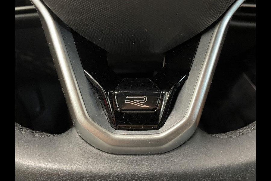 Volkswagen Golf Variant 1.5 eTSI R-Line Business Digital Cockpit 12.9 inch Touchscreen Camera ACC Lane Assist Side Assist CarPlay DAB Climatronic Stoelverwarming Privacy Glass 17 inch LM Velgen Pure White