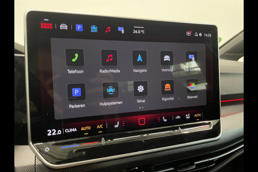 Volkswagen Golf Variant 1.5 eTSI R-Line Business Digital Cockpit 12.9 inch Touchscreen Camera ACC Lane Assist Side Assist CarPlay DAB Climatronic Stoelverwarming Privacy Glass 17 inch LM Velgen Pure White