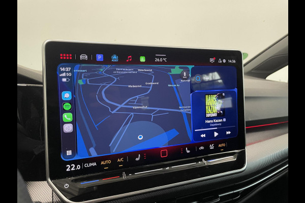Volkswagen Golf Variant 1.5 eTSI R-Line Business Digital Cockpit 12.9 inch Touchscreen Camera ACC Lane Assist Side Assist CarPlay DAB Climatronic Stoelverwarming Privacy Glass 17 inch LM Velgen Pure White