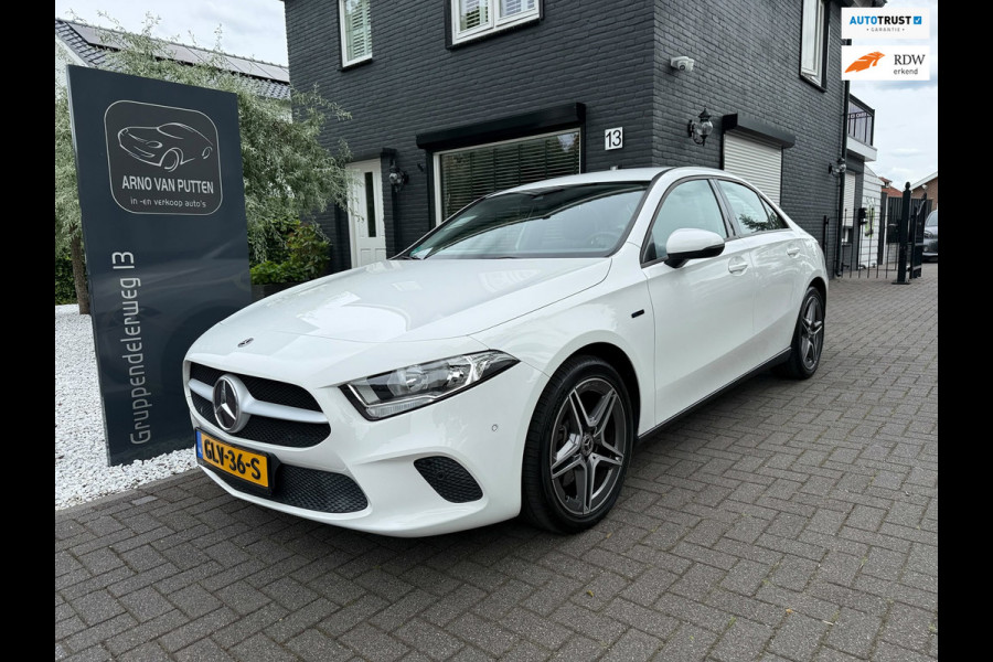 Mercedes-Benz A-Klasse 250 e /Apple CarPlay /18 inch AMG /Navigatie /Stoelverwarming