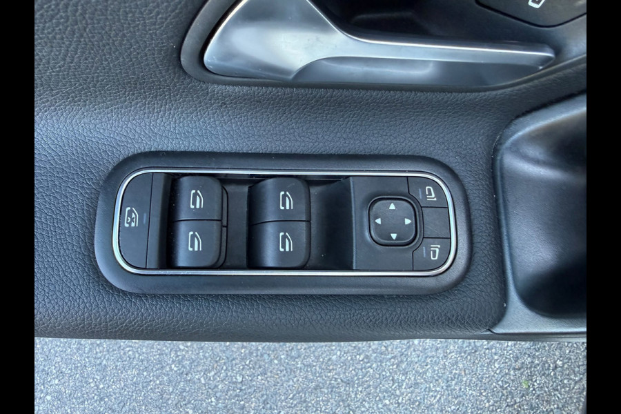 Mercedes-Benz A-Klasse 250 e /Apple CarPlay /18 inch AMG /Navigatie /Stoelverwarming